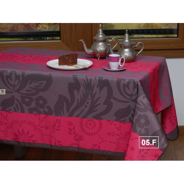Nappe carré motif fantaisie parme